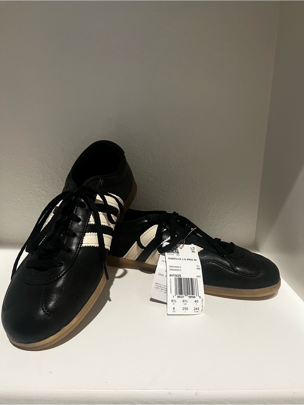 NWT Adidas Gazelle Lo Pro W Black Chalk White Gum Sneakers Size 8 - Picture 2 of 5
